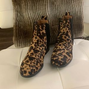NWOB Rockport Women’s Leather Calf Hair Leopard Print Riding Boot. Size 8.5 M